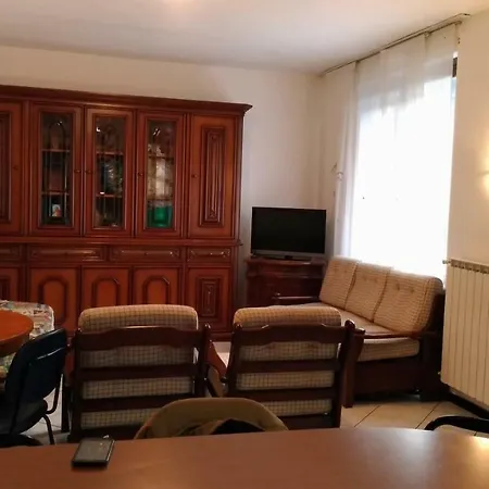 Villetta Rossini: Shared With Taxi Service Guest house Valbrembo