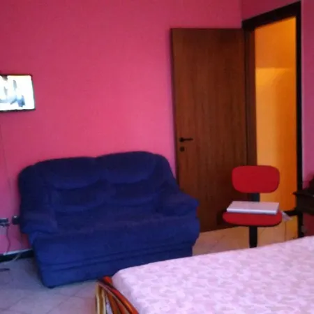 Villetta Rossini Da Condividere Con Me Luciano Servizio Ospiti Taxi Driver Navetta No Wifi 2 Camera Da Letto Per 5 Persone
