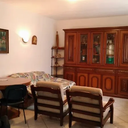 Villetta Rossini Da Condividere Con Me Luciano Servizio Ospiti Taxi Driver Navetta No Wifi 2 Camera Da Letto Per 5 Persone Casa de hóspedes
